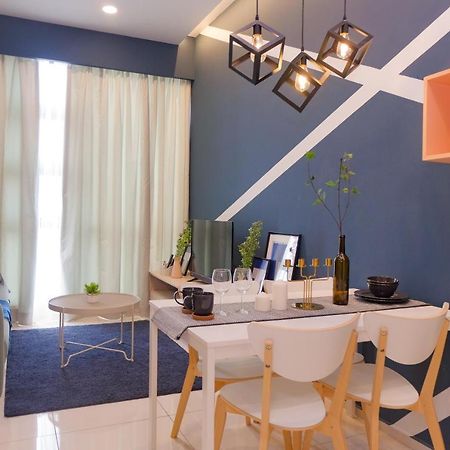 Robertson Cozy 3 Bedroom Family Suite With Netflix Куала-Лумпур Екстер'єр фото